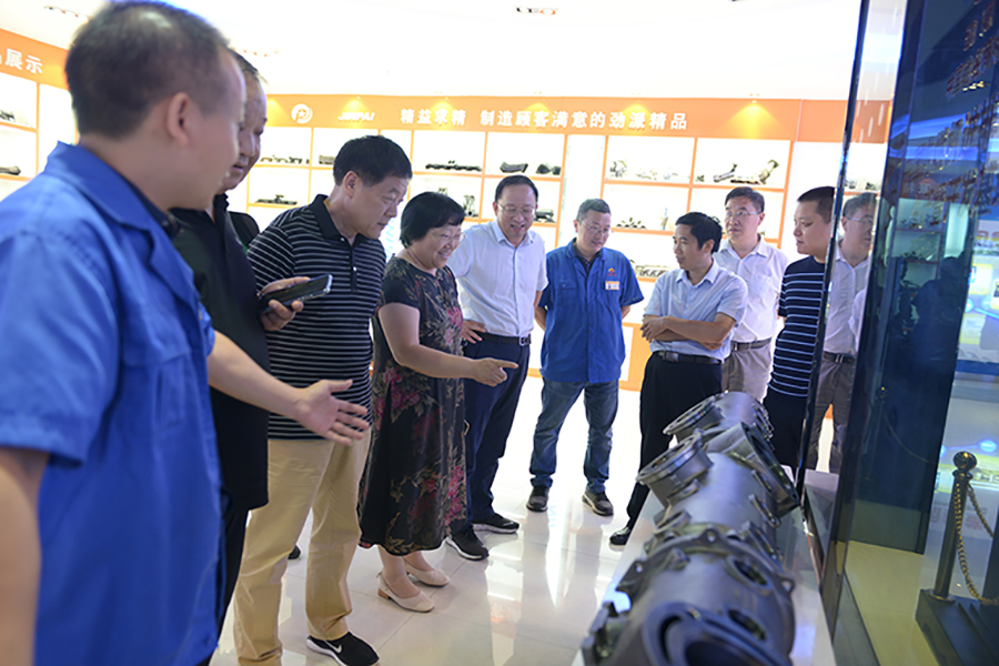 南陽市科技局、文廣新局、林業(yè)局領(lǐng)導(dǎo)蒞臨我司.jpg